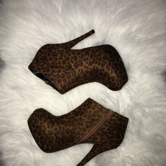 Cute ankle bootiesππHPππ - Picture 5 of 8